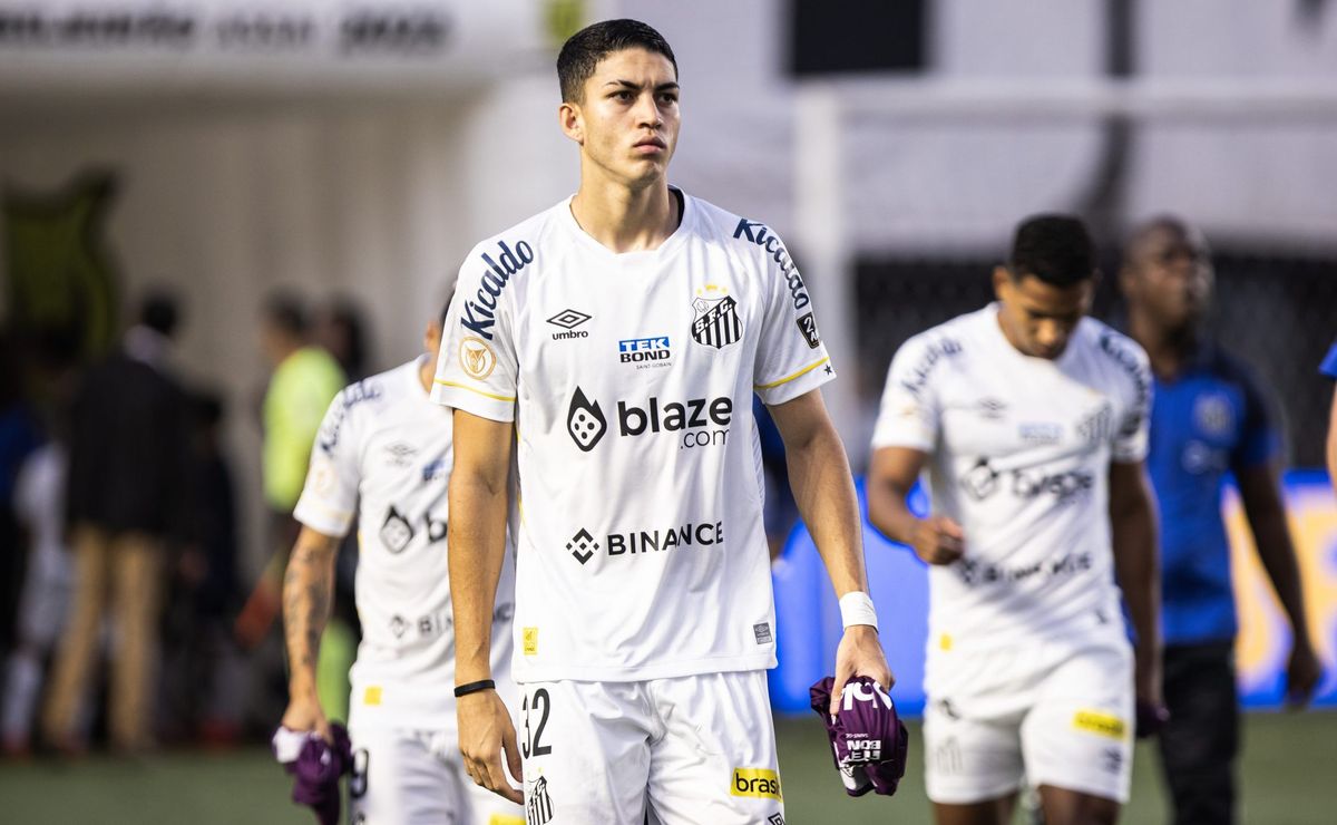 Santos recebe proposta para vender Jair e procura acordo com zagueiro Caetano, do Corinthians