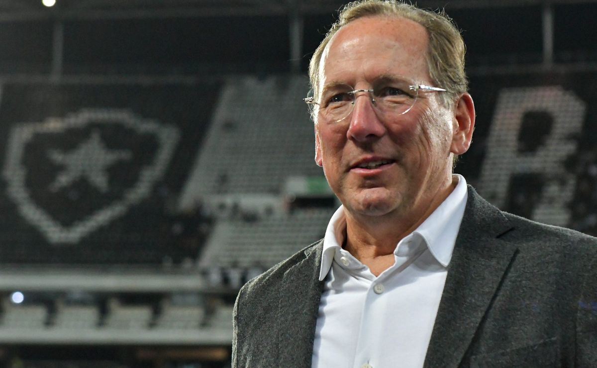 Textor autoriza contratações por mais de R$ 220 milhões para repor saídas no Botafogo