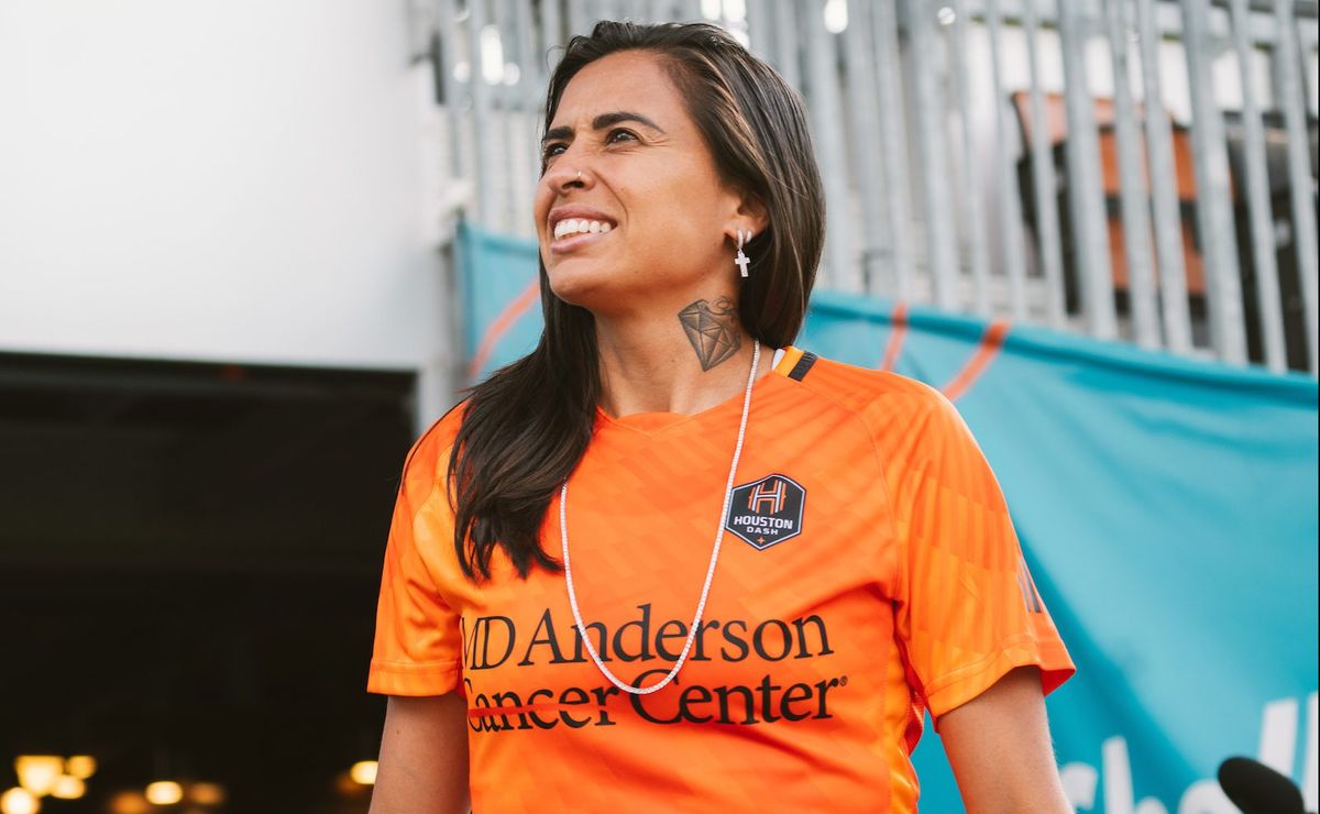 Andressa Alves, ex-Houston Dash, é o novo reforço do Corinthians e promete agitar 2025
