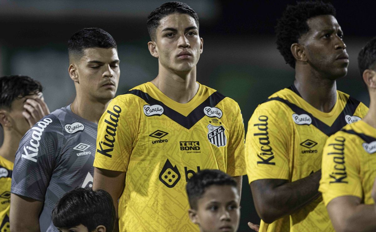 Santos recusa proposta do Botafogo e quer mais dinheiro por Jair, além de Tiquinho Soares e Danilo Barbosa