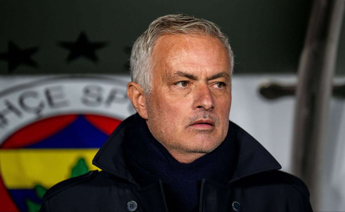 Cruzeiro quer contratar Rodrigo Becão e José Mourinho pode ajudar no negócio