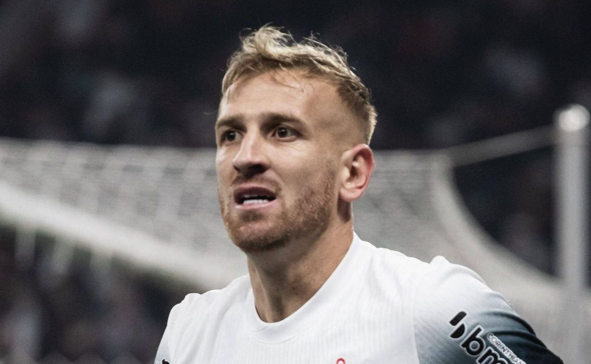 Pedro Henrique, do Corinthians, não esconde desejo de voltar ao Internacional: “Sou colorado”