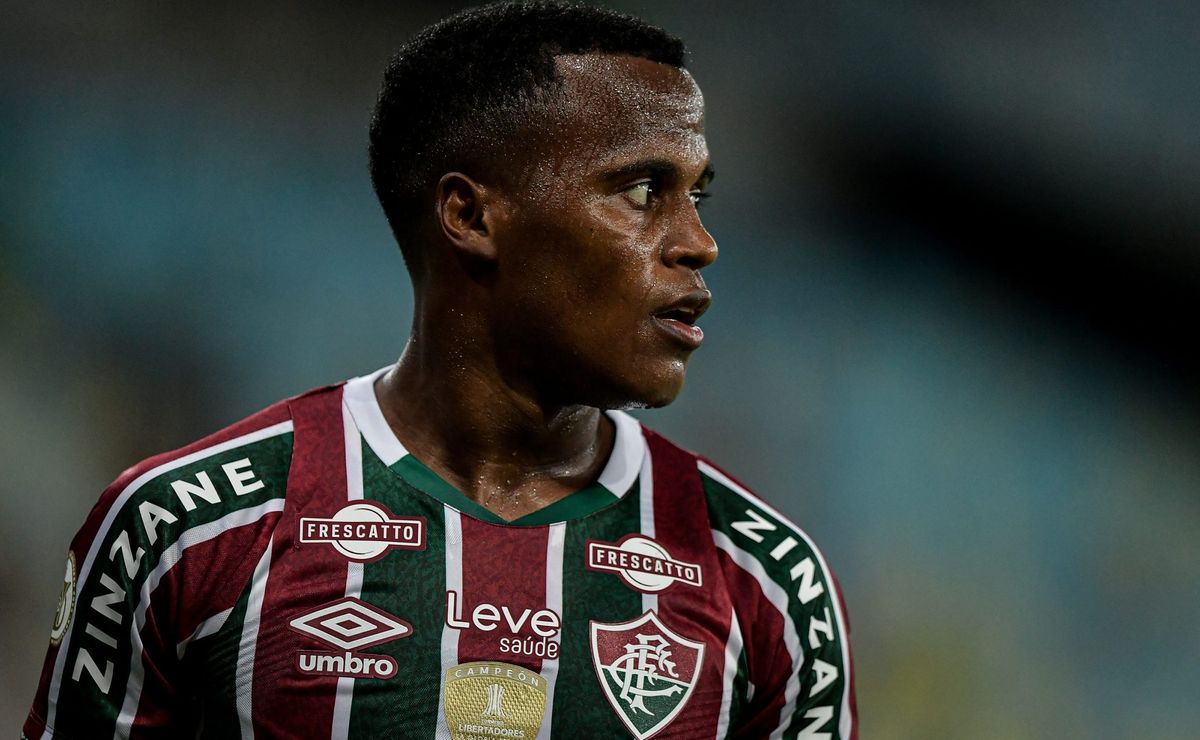 Fluminense pode envolver Arias ou Martinelli por meia do Palmeiras de Abel Ferreira