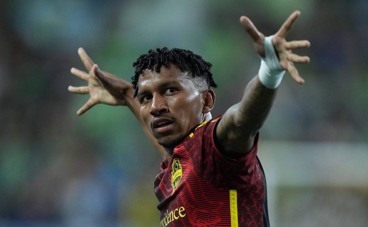 Léo Chú, ex-Grêmio, pode voltar ao Brasil após receber contato do Cruzeiro, Fluminense e +1