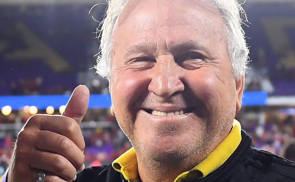 Zico recebe convite antes do Super Mundial de Clubes e pode trabalhar pelo Flamengo em 2025
