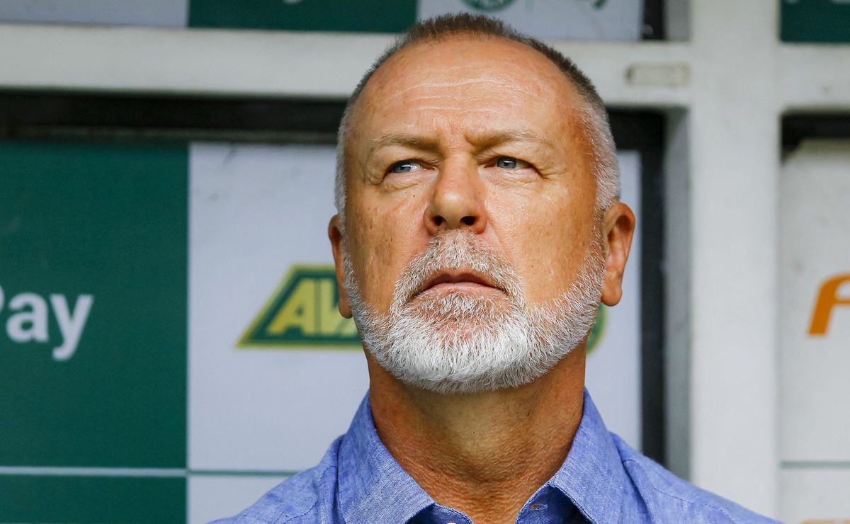 Mano Menezes participa do planejamento do Fluminense mesmo com o futuro em aberto