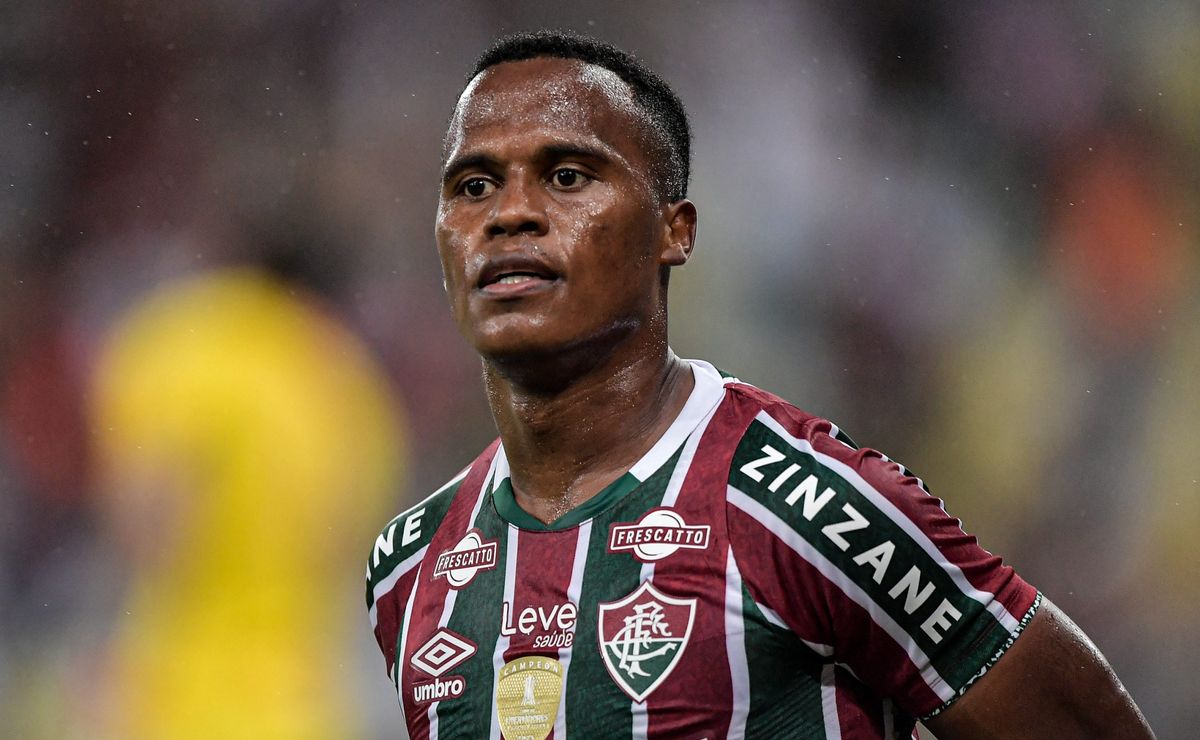 Fluminense decide que não cederá Arias ao Palmeiras em troca com Zé Rafael