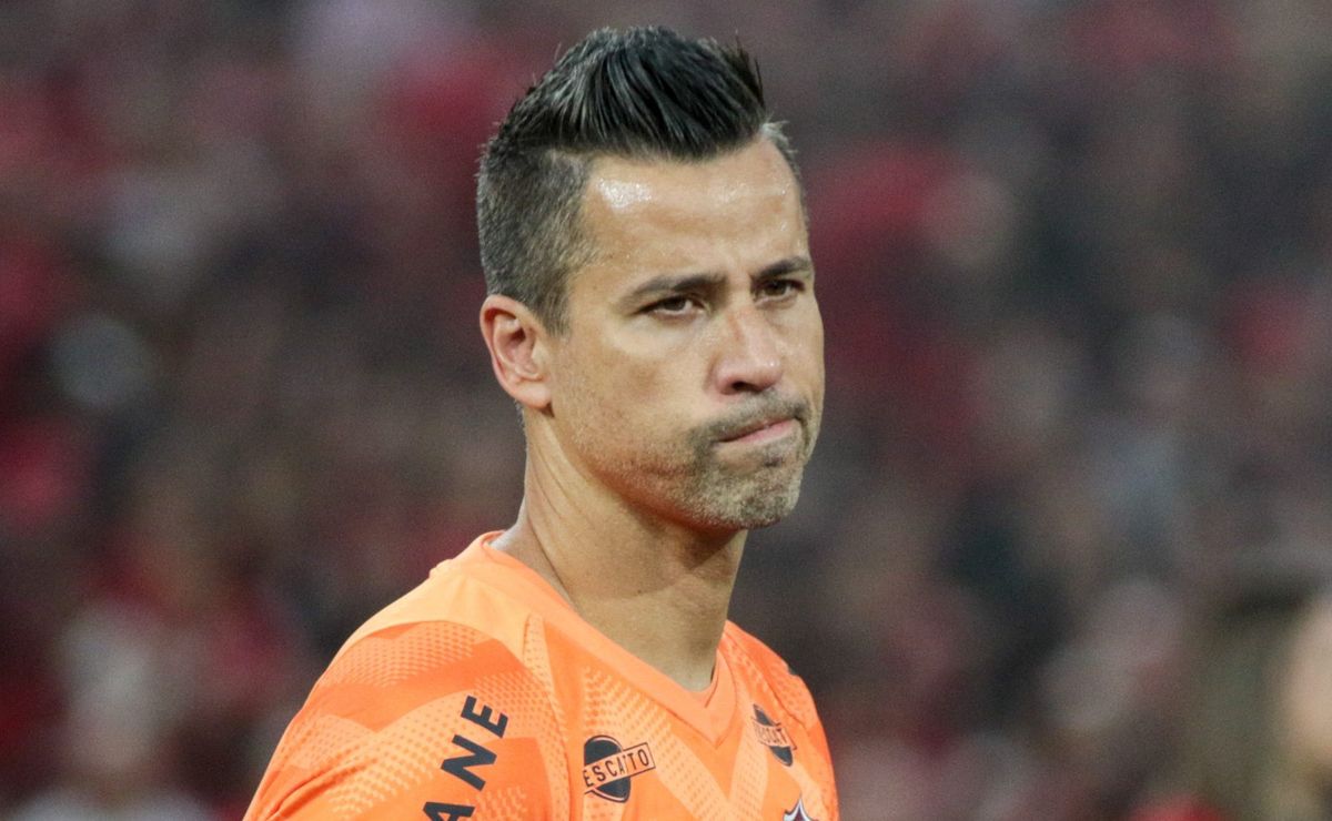 Para disputar posição com Fábio, Fluminense fica muito perto de contratar Lucas Arcanjo, do Vitória