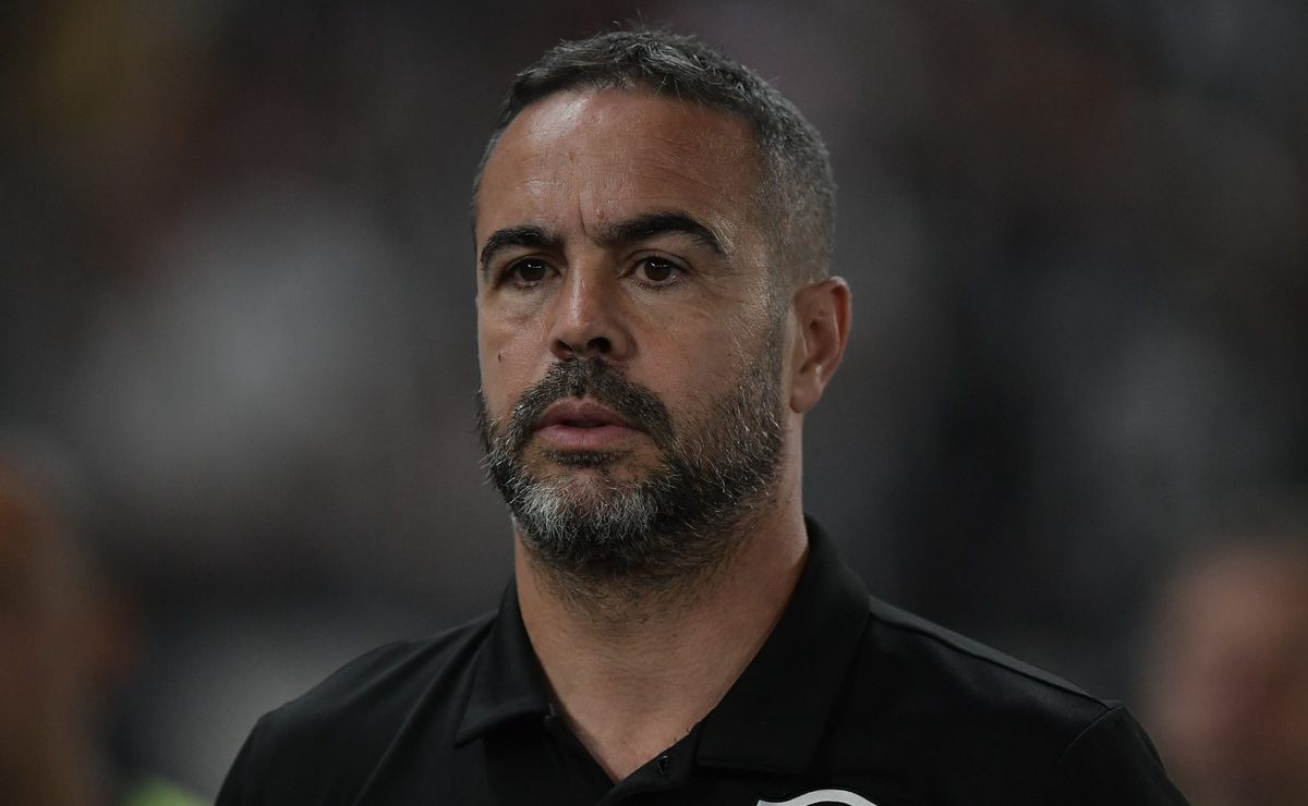 Botafogo confirma situação de Artur Jorge com nota oficial após interesse do Al-Rayyan, do Catar
