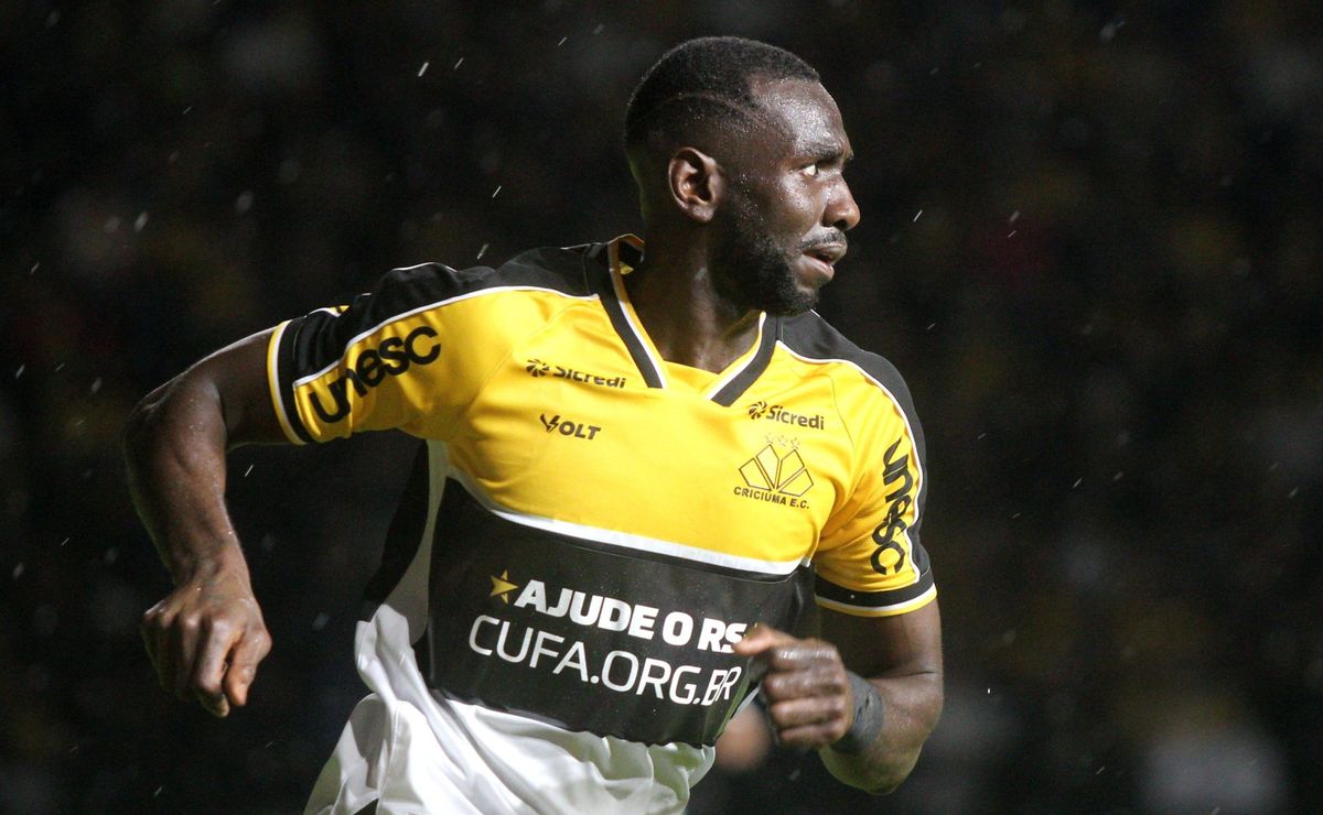 Além de Gabigol e Dudu, Cruzeiro encaminha contratação de Bolasie com contrato de um ano