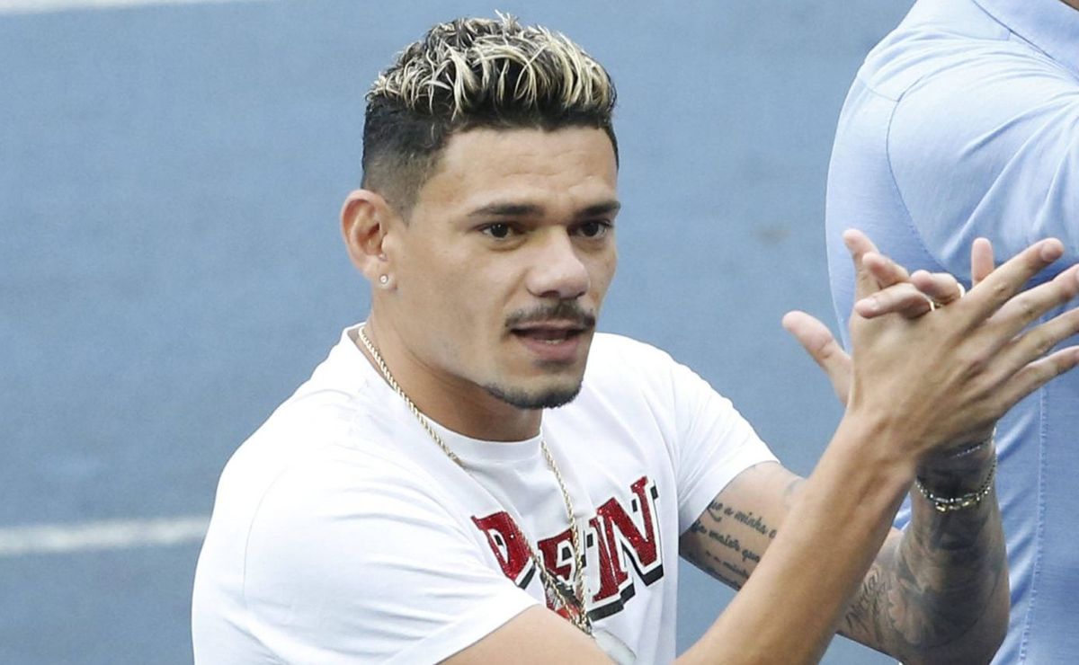 Santos ainda se mantém confiante para assinar com Tiquinho Soares e tem projeto para o atacante