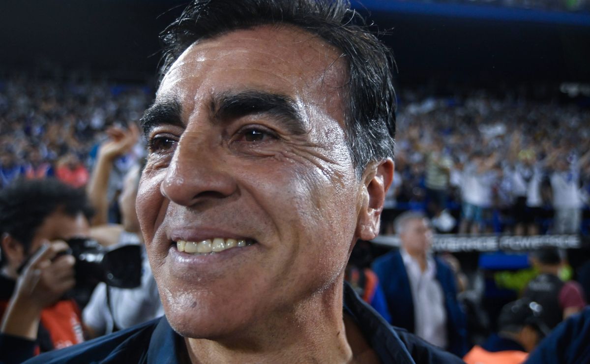 Gustavo Quinteros aprovou a primeira contratação para o Santos e trata-se do meia Thaciano, do Bahia