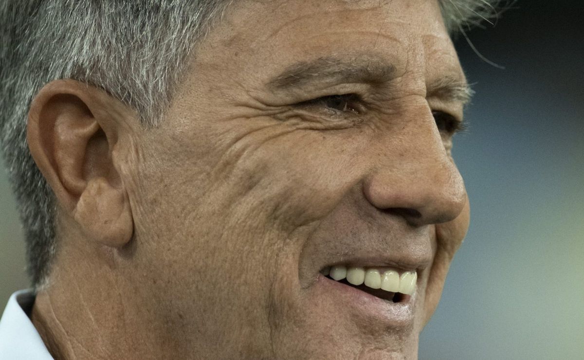 Renato Gaúcho vai responder ao Vasco após receber proposta oficial em reunião nesta terça-feira (17)