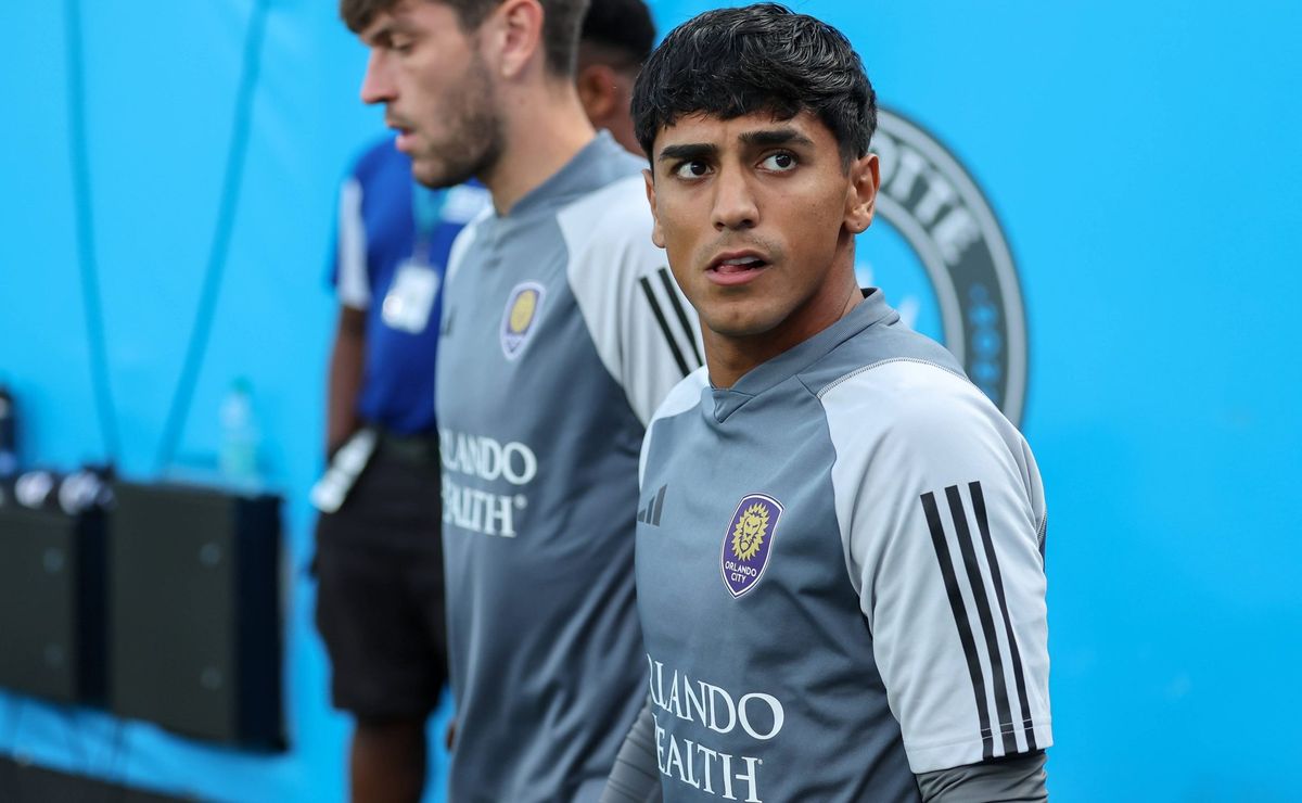 Após fechar a contratação de Facundo Torres, Palmeiras avalia Cucho Hernández