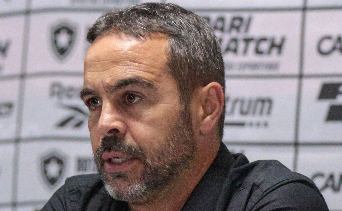 Artur Jorge quebra o protocolo com o Botafogo e fala sobre futuro em 2025