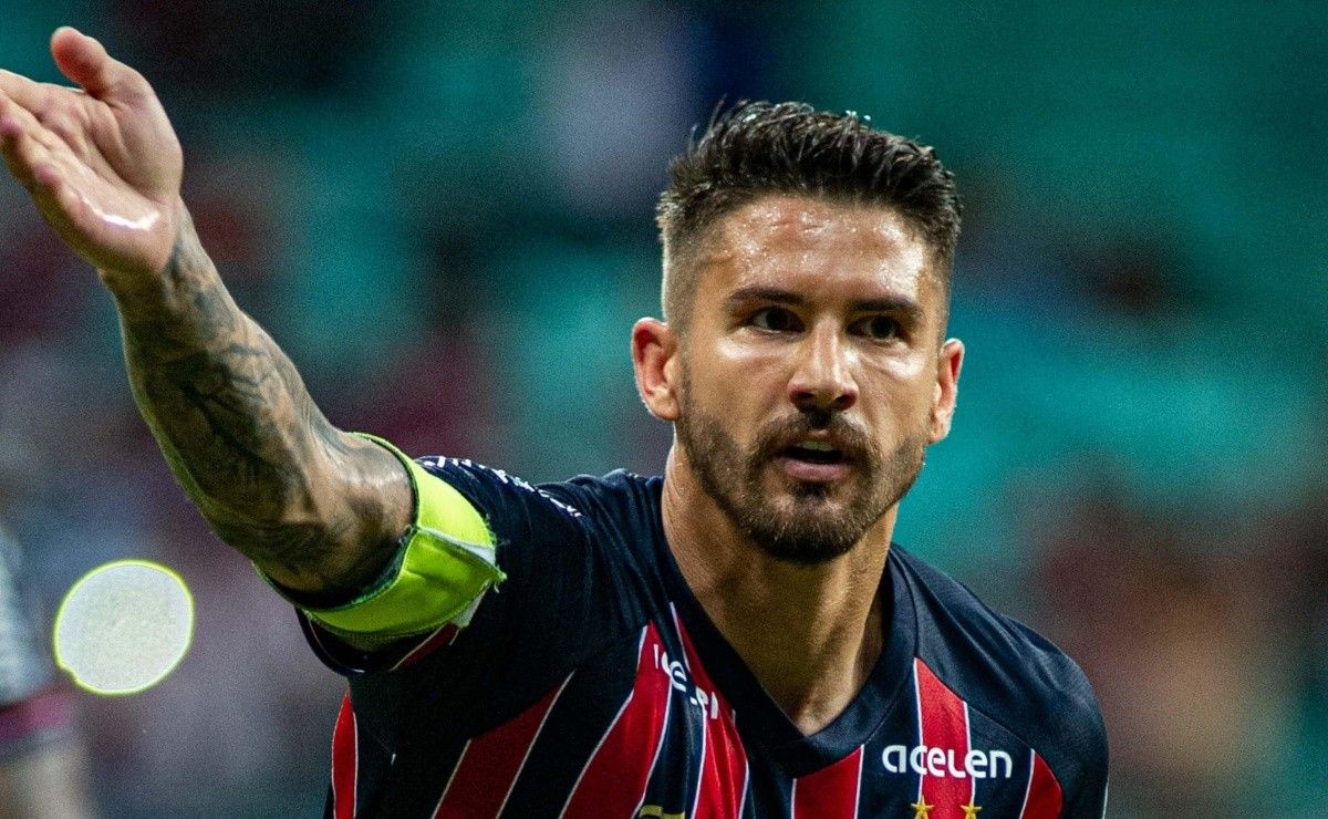 Sem Tiquinho Soares, Santos vai ao mercado e contata Everaldo, do Bahia