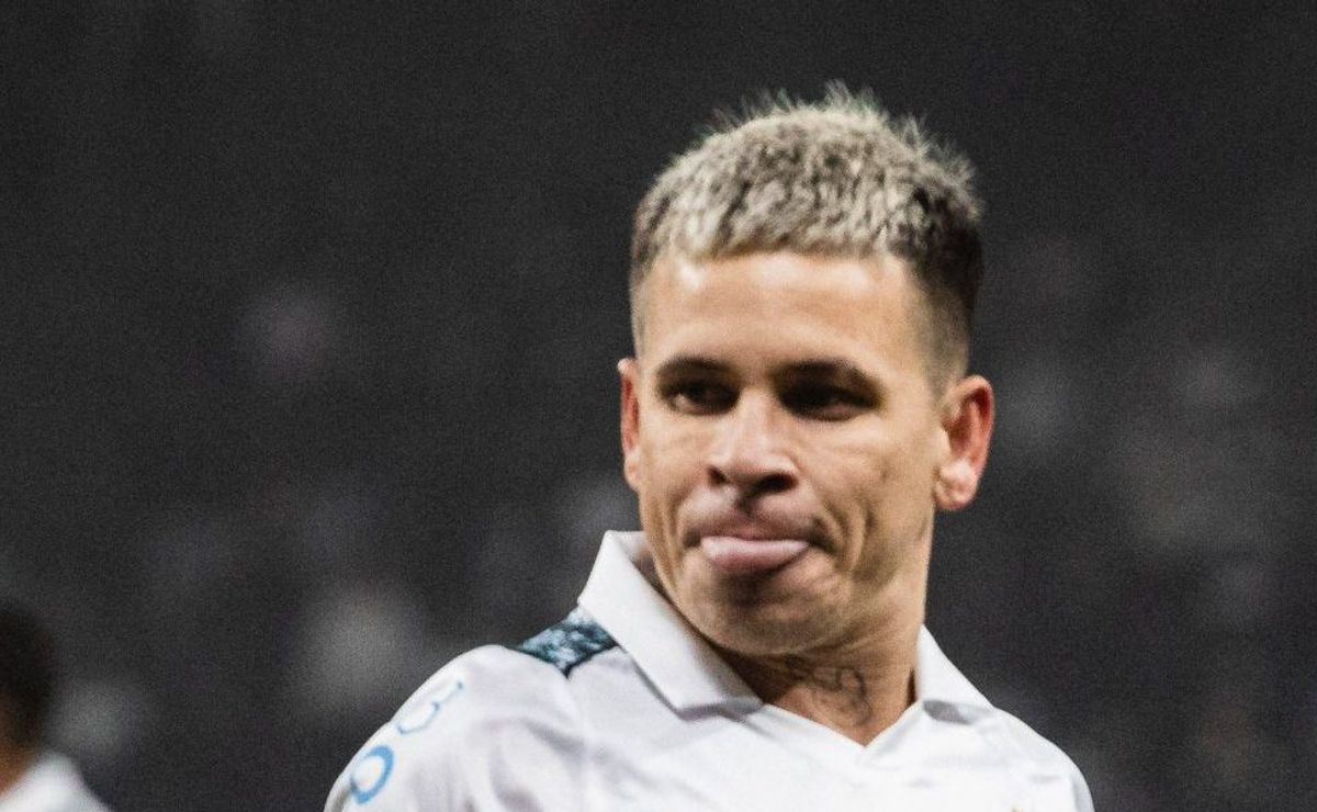 Soteldo faz força para ficar no Grêmio e diretoria discute forma de pagamento com Santos