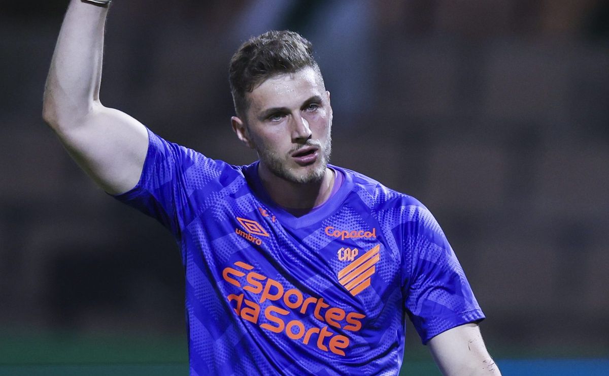 Empresário de Bento, ex-Athletico-PR, é arma do Palmeiras para acertar com camisa 8 aprovado por Abel