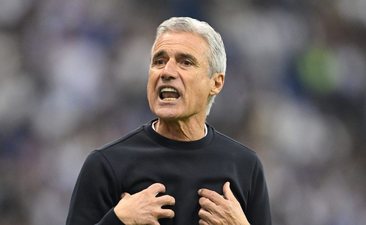 Atlético-MG faz reunião com Luís Castro e decide duas possibilidades no mercado