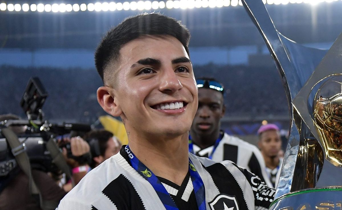 Almada confirma ida ao Lyon e data de chegada está definida: “vou dia 05 de janeiro”