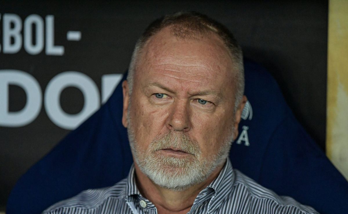 Mano Menezes avalia gringo oferecido ao Fluminense