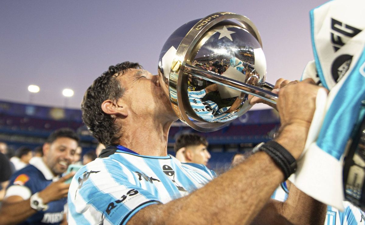 Santos quer contratar Gustavo Costas, do Racing-ARG, e proposta de salário alto agrada ao treinador