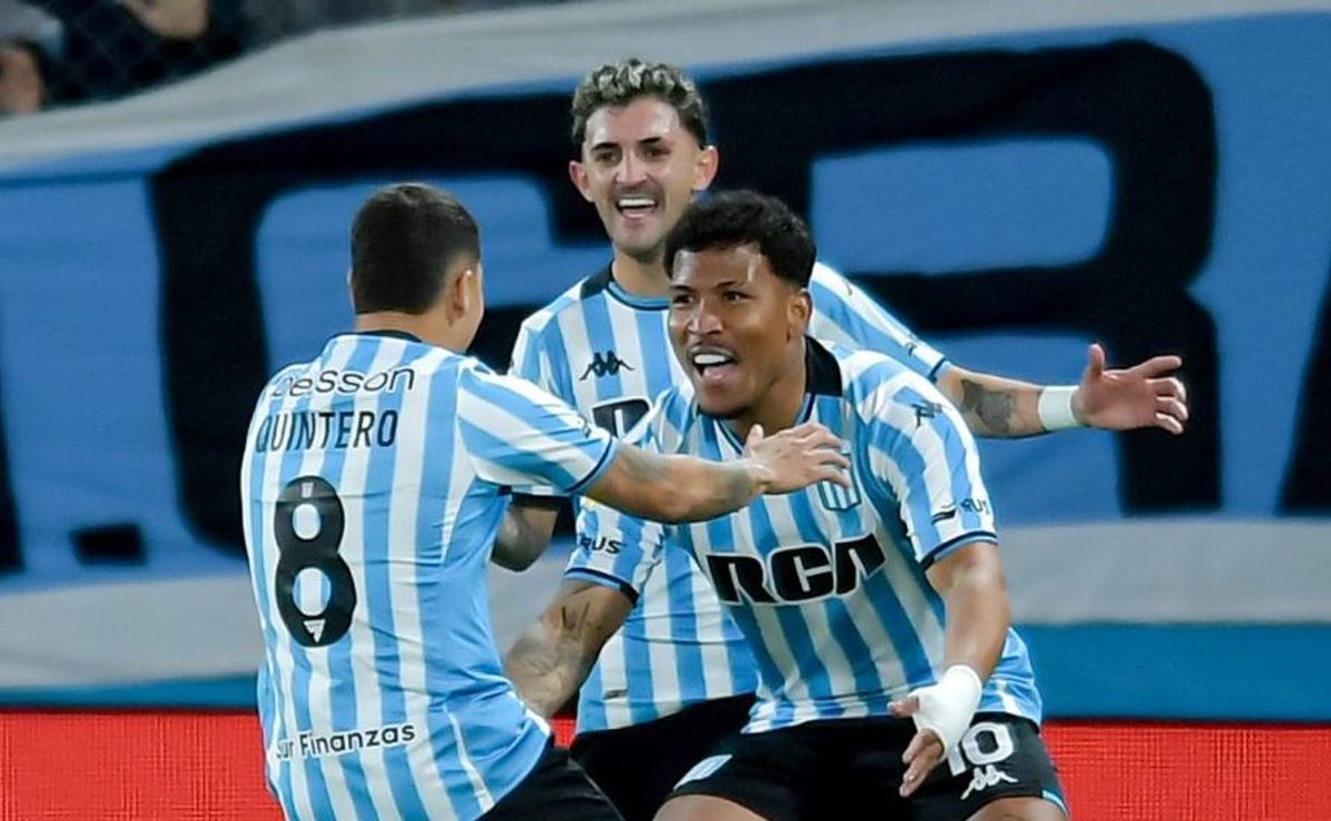 Santos encaminha acerto com 1ª contratação para 2025 e Roger Martínez avança em acordo