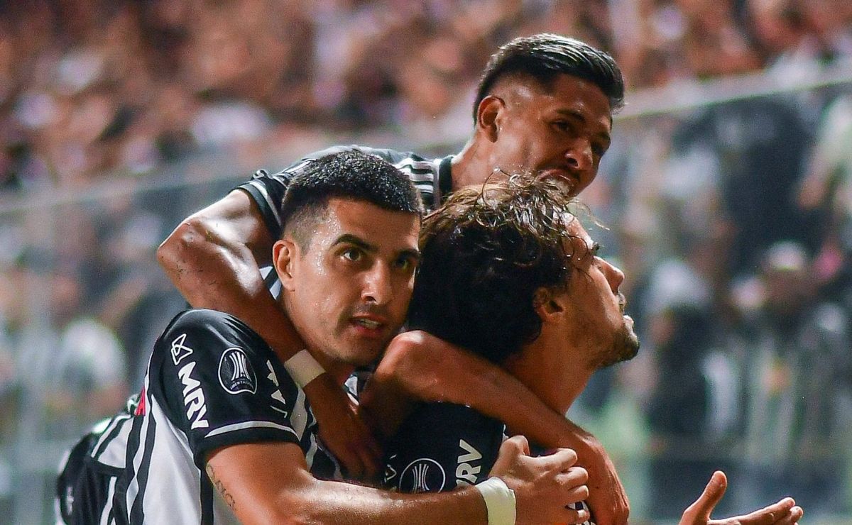 Flamengo aprova contratação de titular do Atlético, Rodrigo Battaglia, e busca informações do argentino