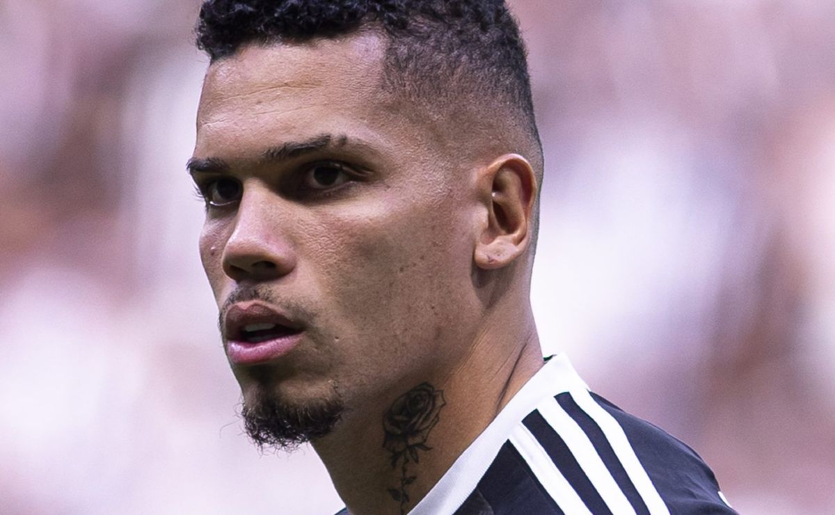 Atlético-MG decide aceitar proposta e encaminha venda de Paulinho ao Palmeiras