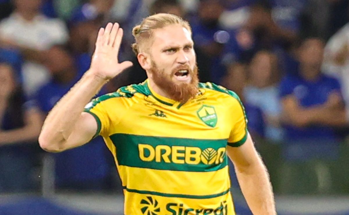 Isidro Pitta tem 70% dos direitos comprados por R$ 29 milhões e não vai jogar pelo Flamengo em 2025