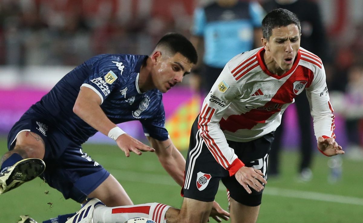 Santos abre negociações em busca de 6 reforços; lista tem De La Fuente, lateral do Huracán-ARG