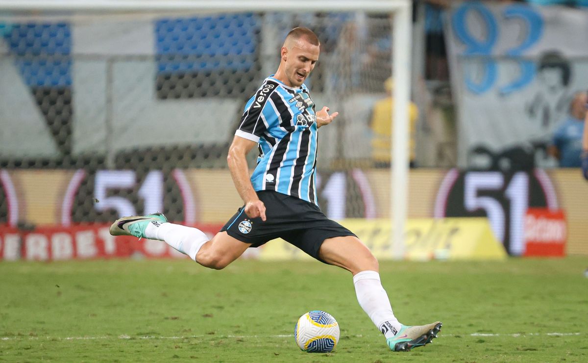 Rodrigo Ely é oferecido e pode assinar com adversário direto do Grêmio em 2025