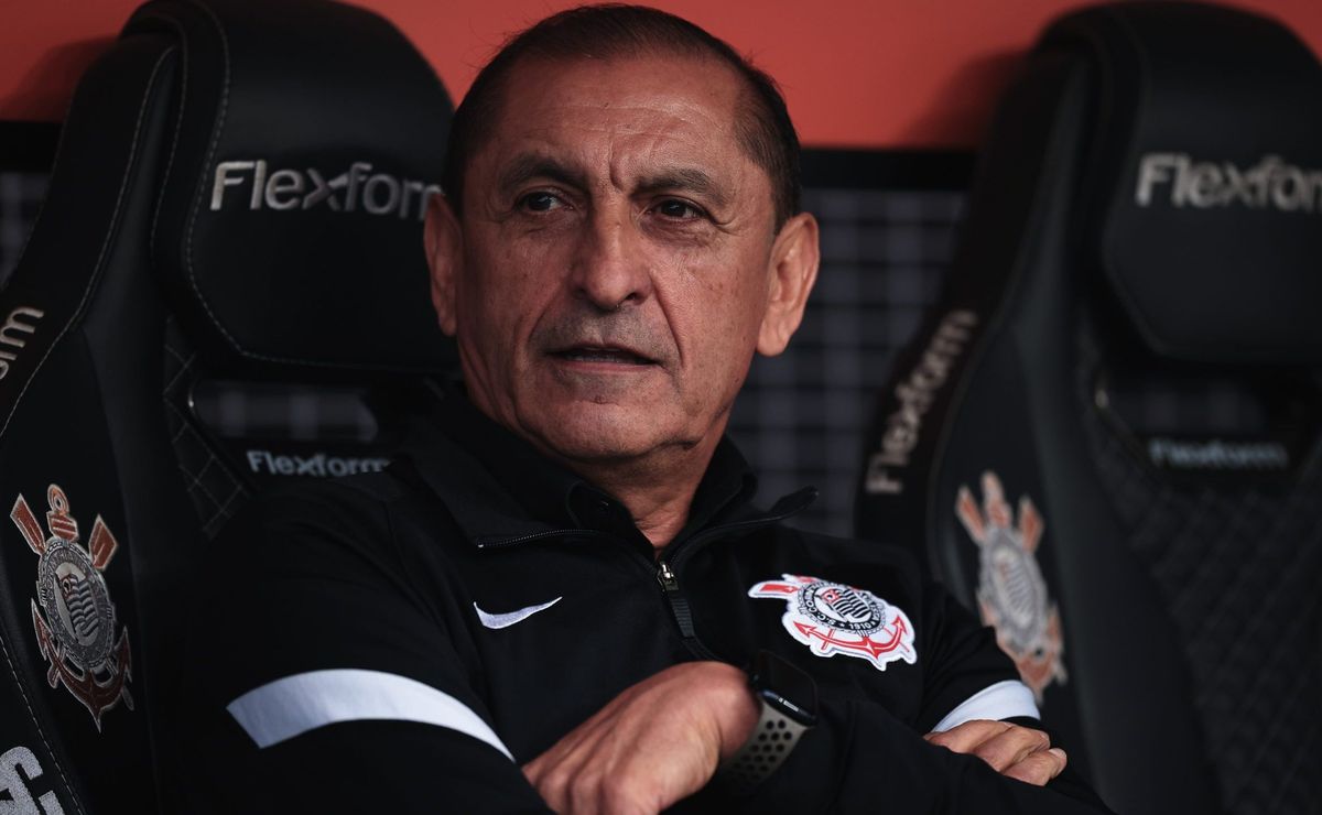 Ramón Díaz recebe 'lista de dispensa' para 2025 e Félix Torres segue jogando pelo Corinthians