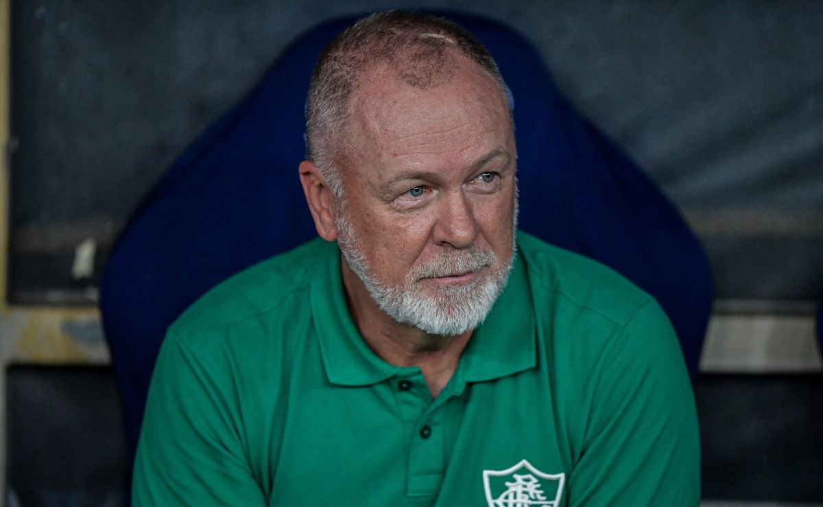 Mano Menezes indica ao Fluminense volante Rodrigo Dourado, com quem trabalhou no Internacional