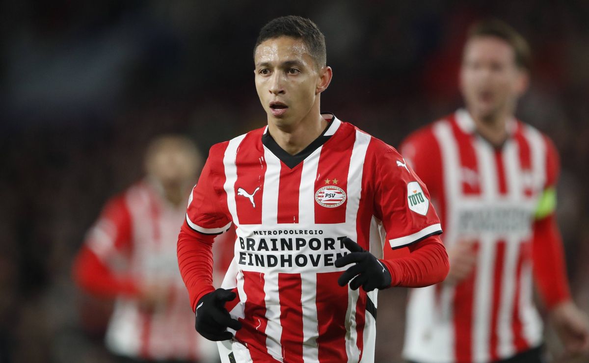 Corinthians contata lateral-esquerdo Mauro Júnior e PSV busca renovação com o brasileiro