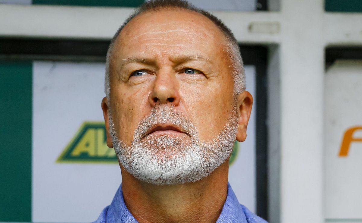 Fluminense toma decisão final sobre negociar atacante de Mano Menezes e se recusa a vender