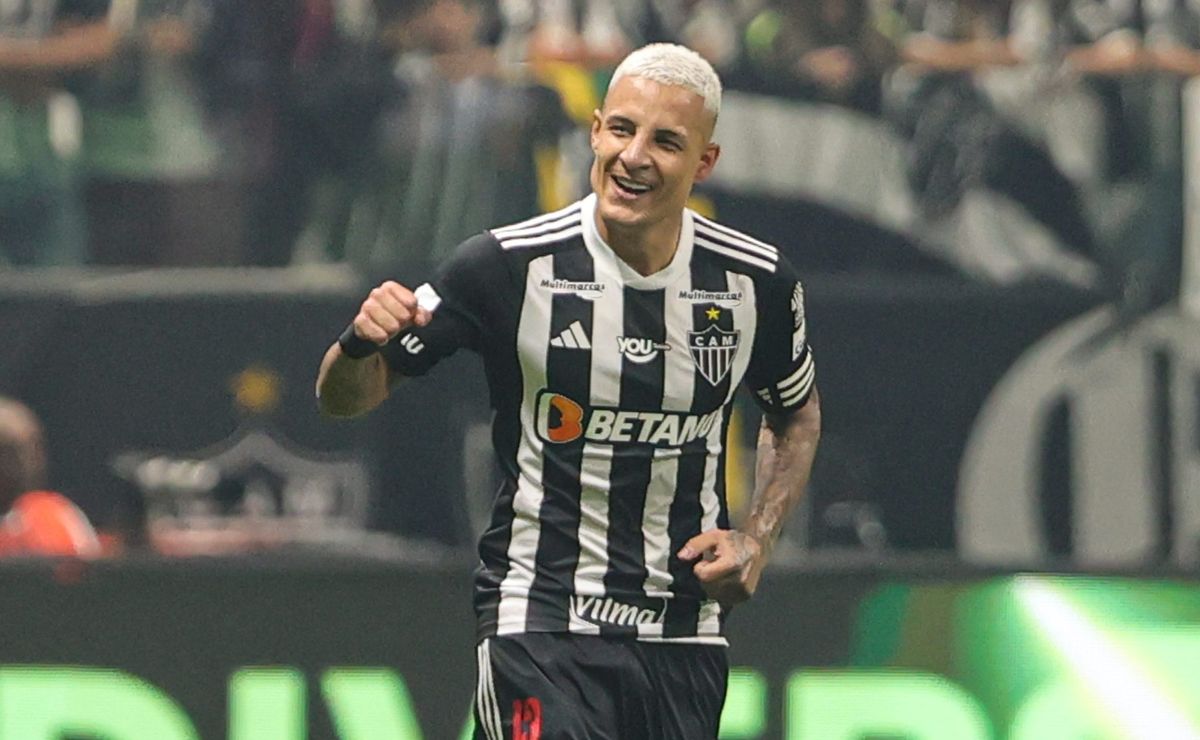 Guilherme Arana aparece com patrocinador do Corinthians e lateral do Atlético-MG anima torcida