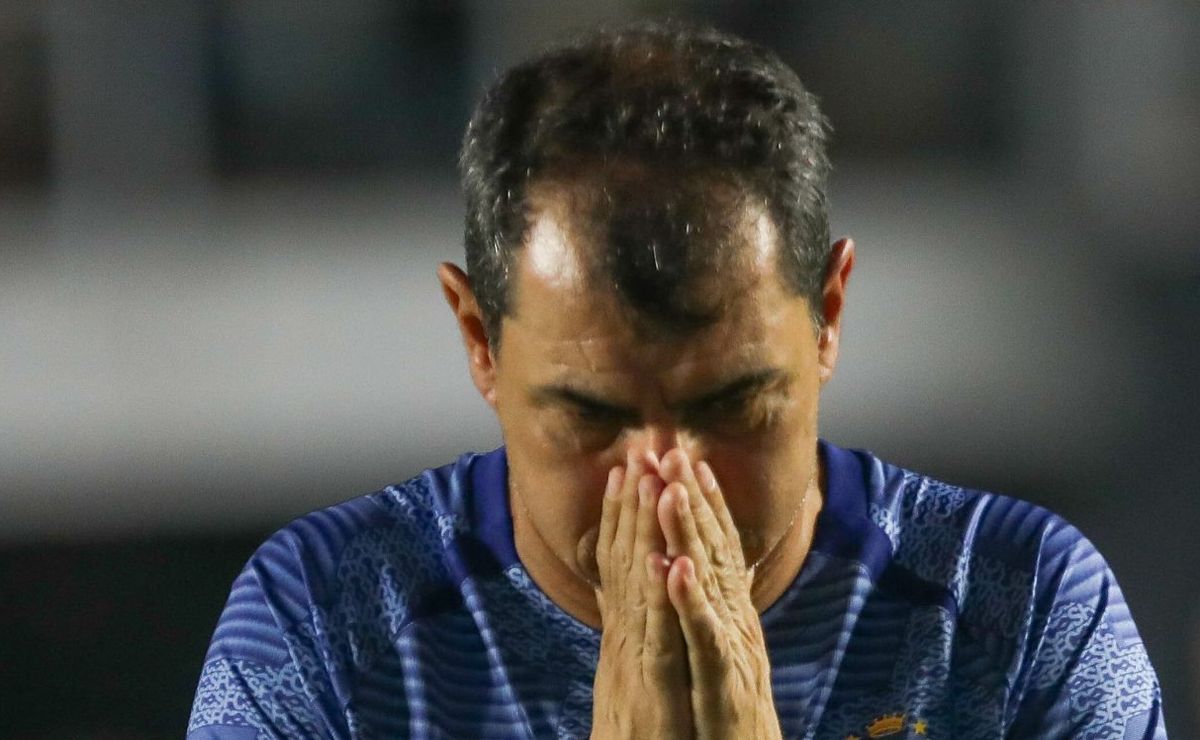 Fábio Carille mal chega no Vasco e pode perder zagueiro negociado de última hora