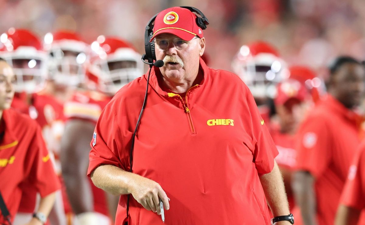 Andy Reid evita possível multa da NFL com resposta inteligente sobre a agenda desgastante dos Chiefs