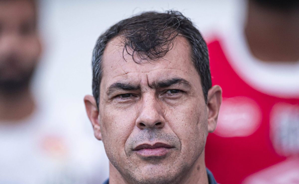 Carille indica Giuliano e um atacante do Santos ao Vasco; Peixe pede R$ 5 milhões