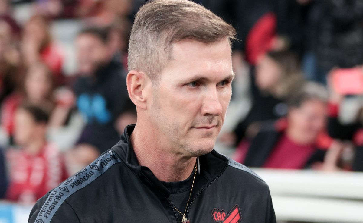 Após desistir de Pedro Caixinha, nome de Paulo Turra ganha força no Grêmio com aval de Felipão