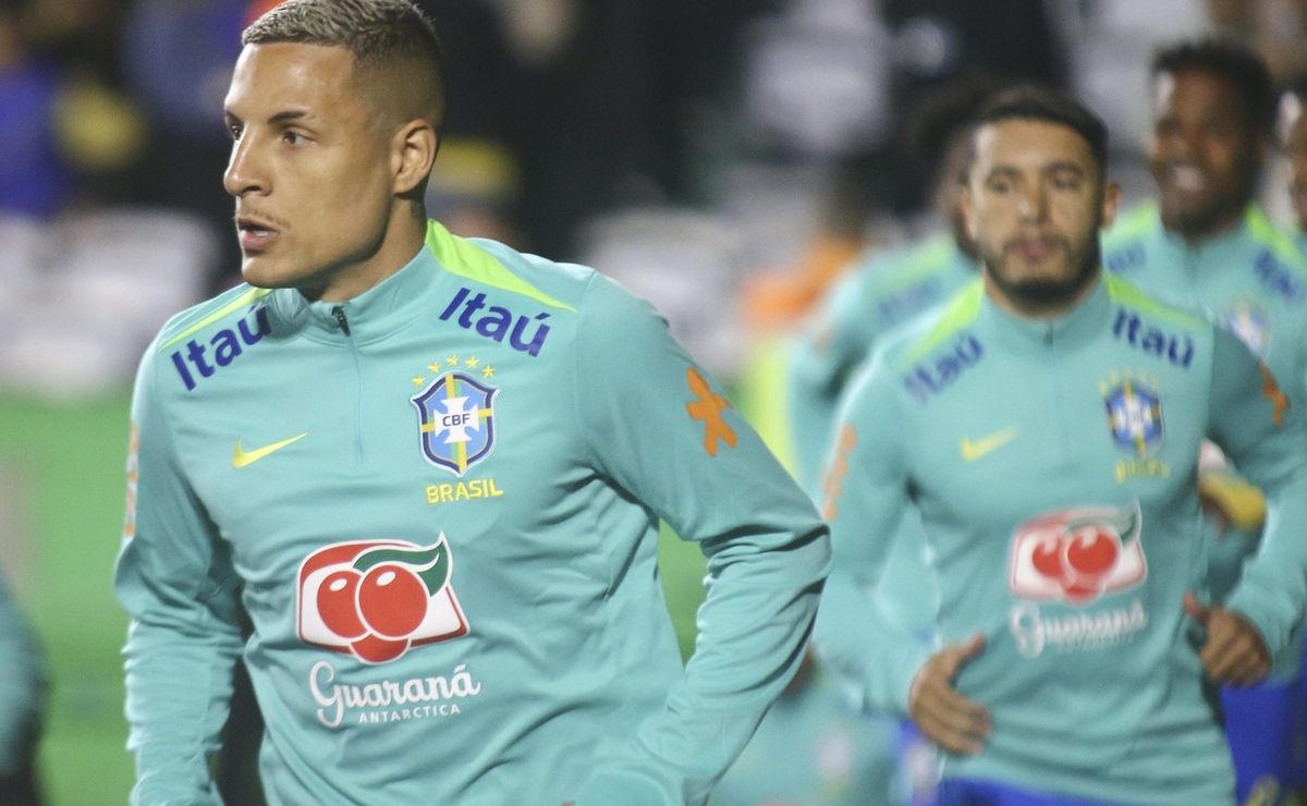 Com Abner e Guilherme Arana em baixa, Seleção Brasileira pode ter mudanças na lateral-esquerda na próxima convocação
