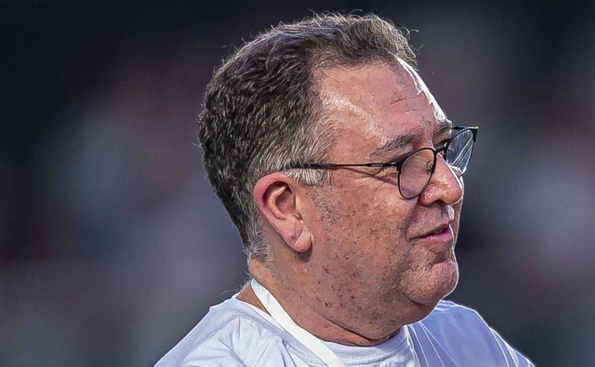 Marcelo Teixeira assume negociação para treinador e Santos avança em acordo com Pedro Caixinha