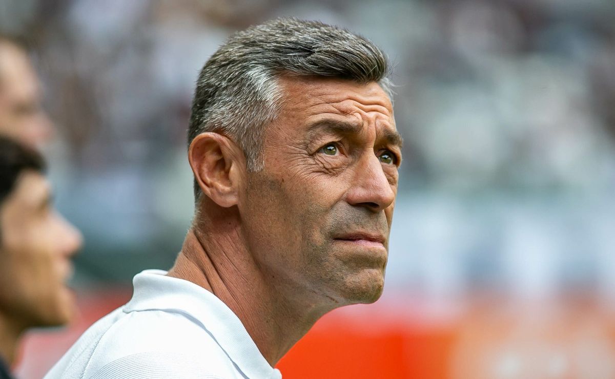 Pedro Caixinha chega chegando ao Santos e prepara mudanças com time jogando de forma ofensiva
