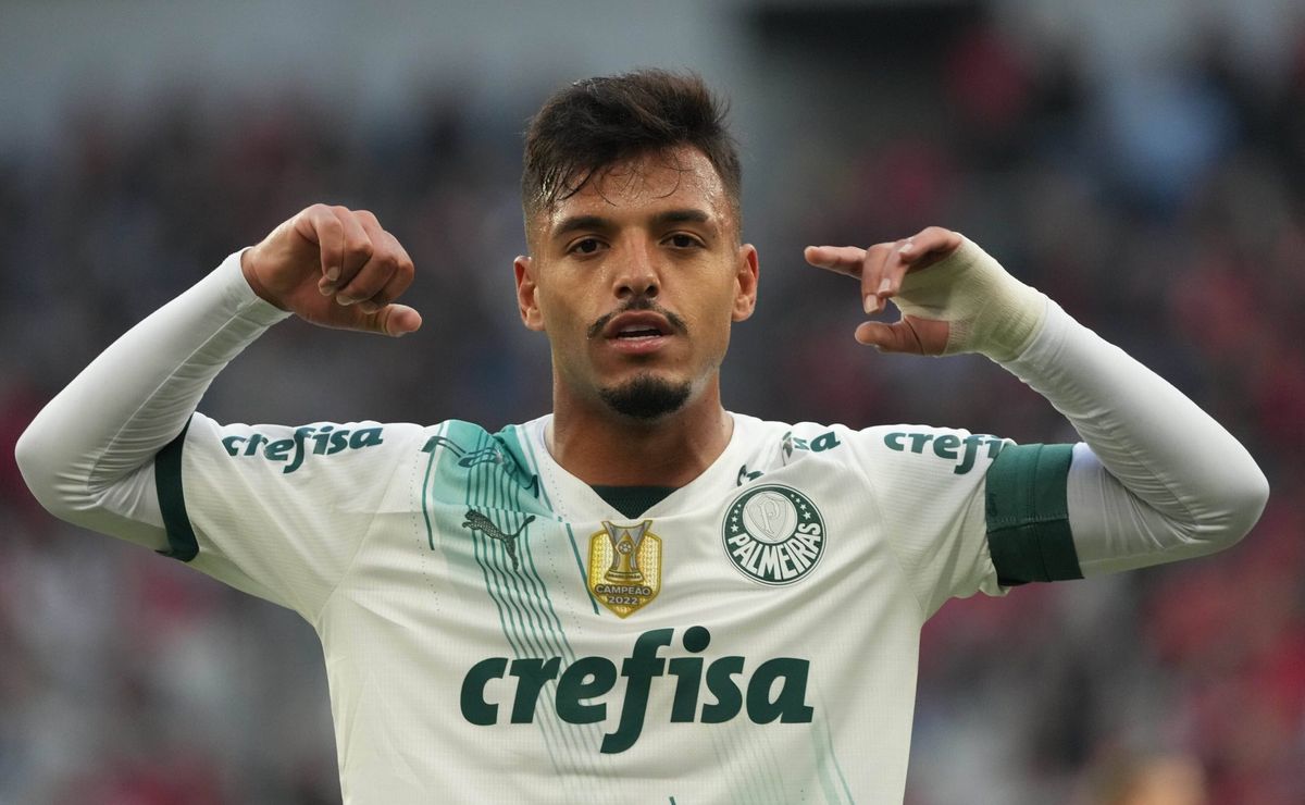 Gabriel Menino se apresenta em BH após saída do Palmeiras em negócio que envolve Paulinho
