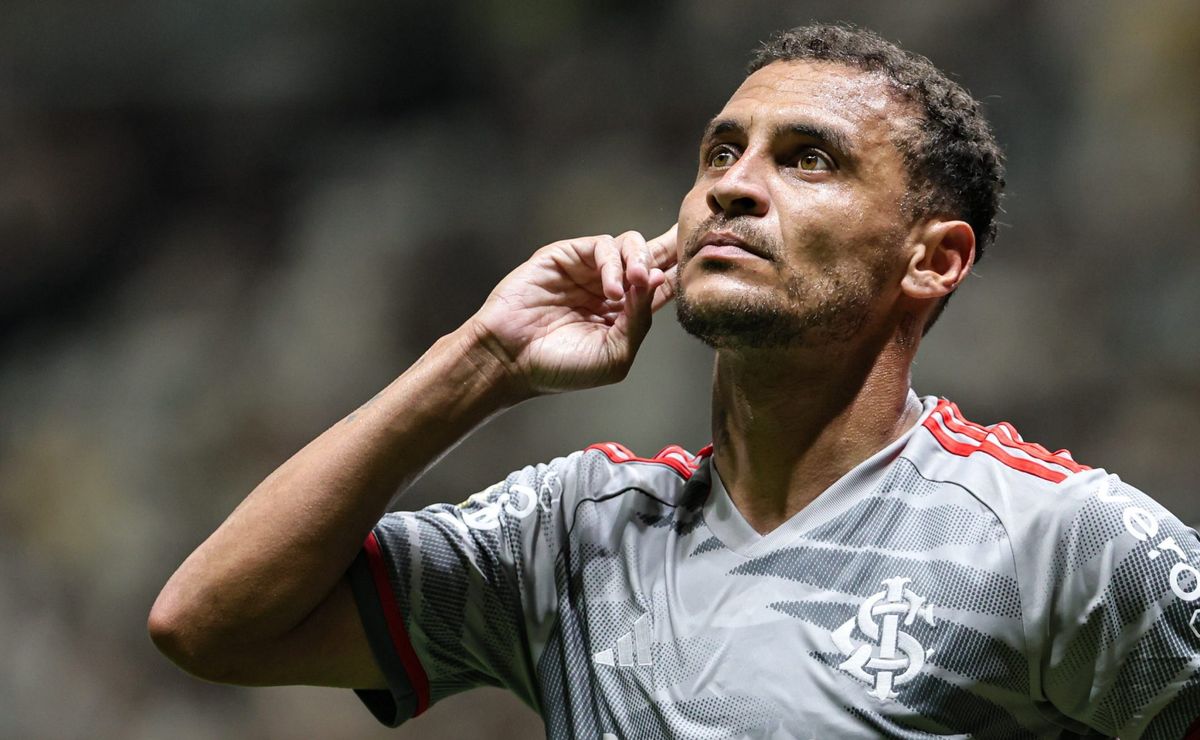 Alan Patrick no Santos em 2025 tem aprovação dos torcedores, mas Inter quer manter o meia