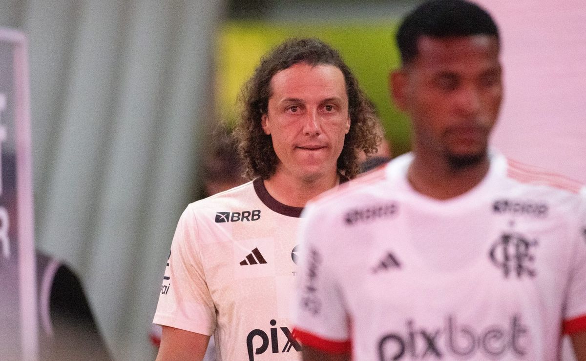 David Luiz saindo do Flamengo a caminho de um rival direto tem cravada de Venê Casagrande negando tudo
