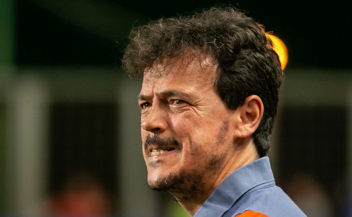 Fernando Diniz 'deixa' atacante de lado e atleta pode desembarcar na Ilha do Retiro