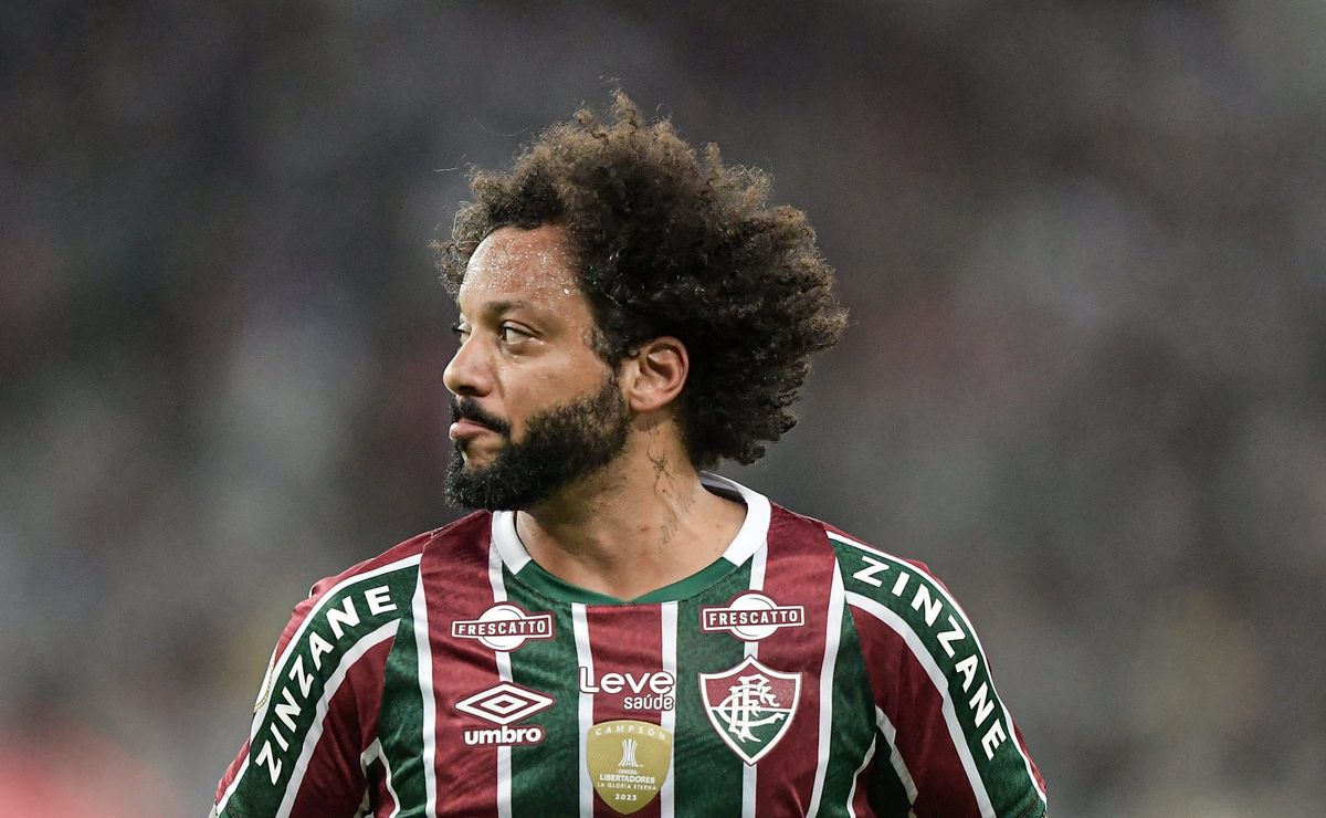 Marcelo volta a ser citado por Mano Menezes pela fatídica briga no Fluminense