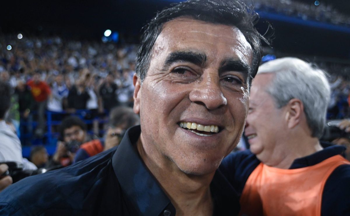 Grêmio assina com técnico Gustavo Quinteros como substituto de Renato Gaúcho, informa Eduardo Gabardo